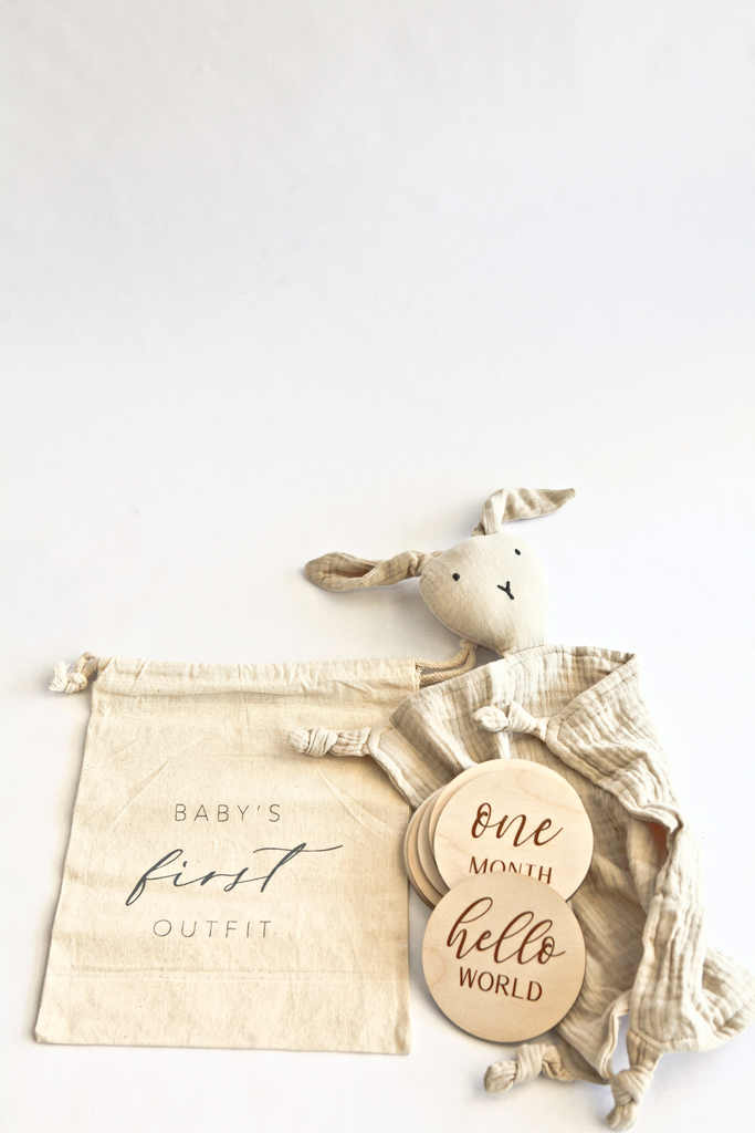 Gift Box (3 piece set): Months Set + Bunny Blanket + Outfit Bag