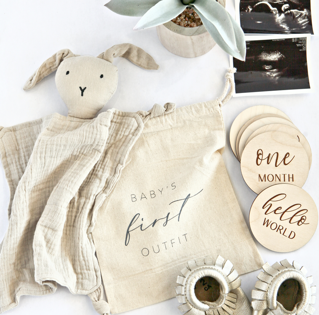 Gift Box (3 piece set): Months Set + Bunny Blanket + Outfit Bag